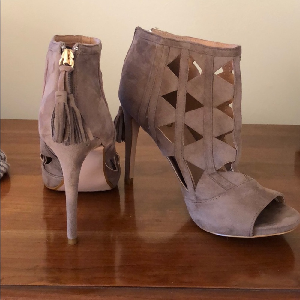 Xoxo tan/ grey suede heels with cutout pattern